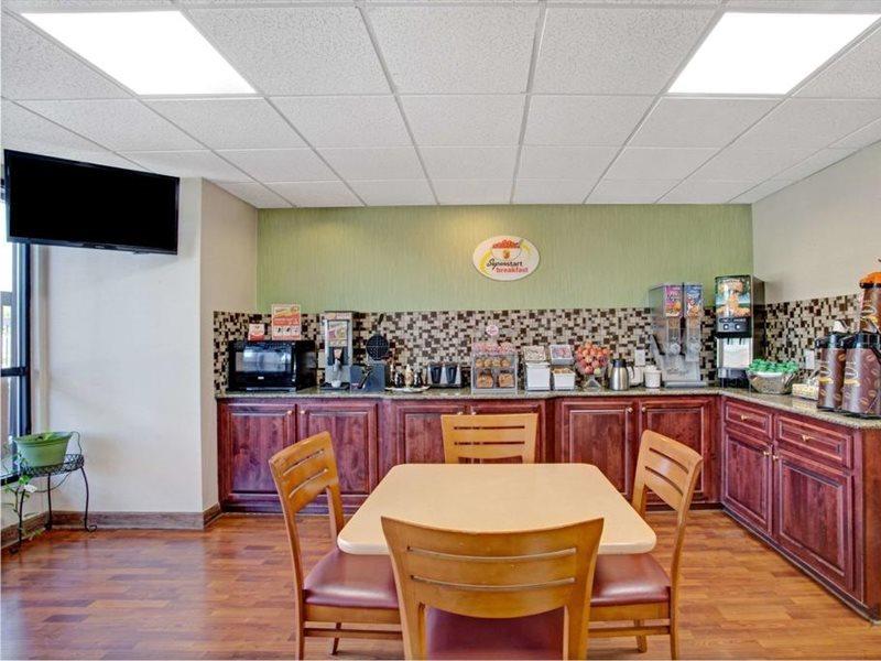 Super 8 By Wyndham Knoxville East Extérieur photo