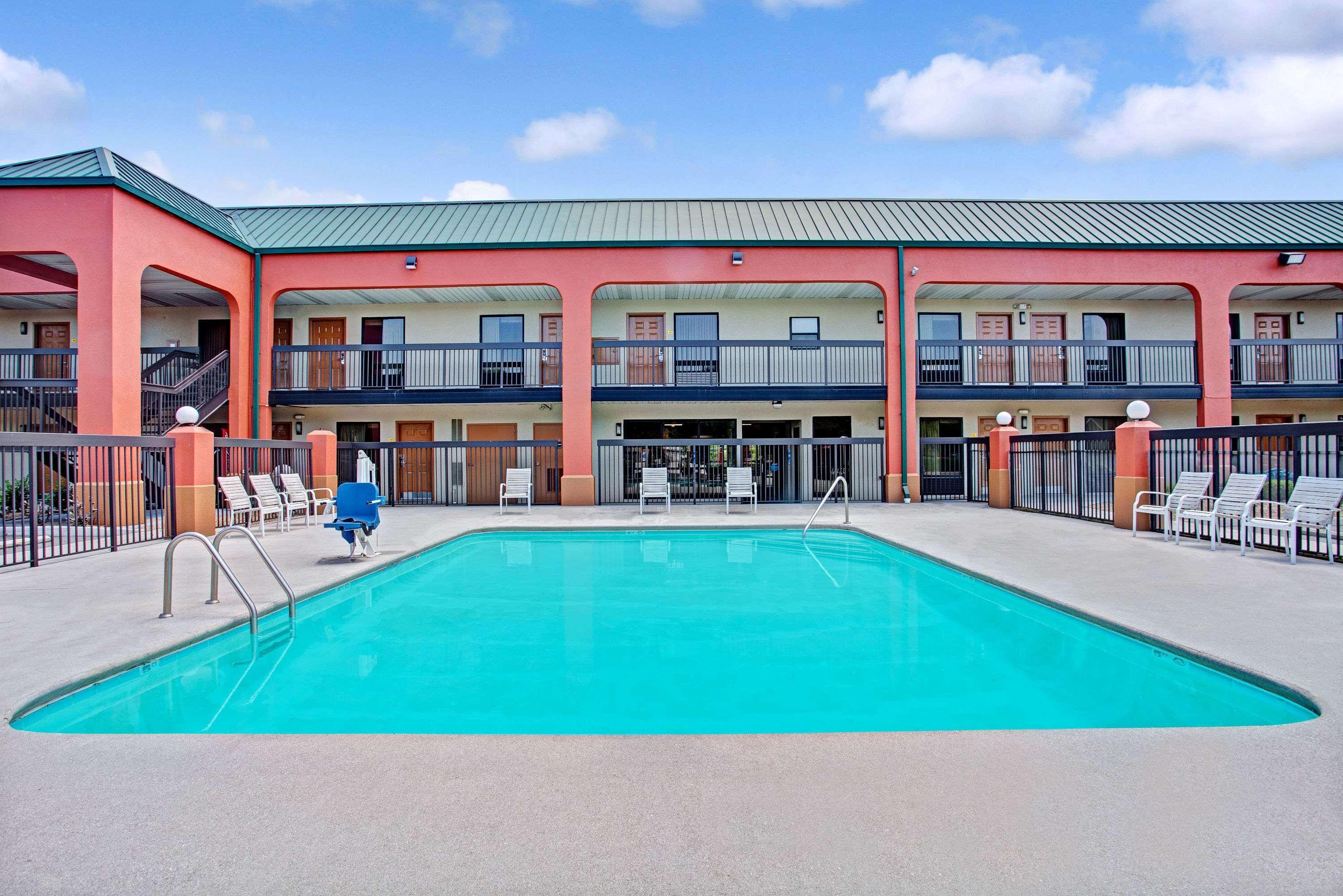 Super 8 By Wyndham Knoxville East Extérieur photo