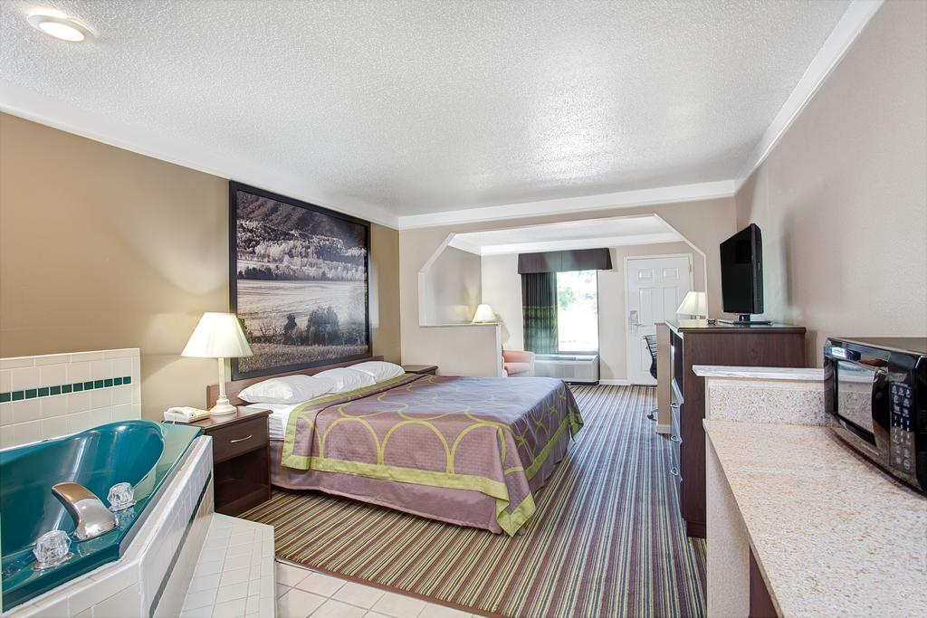 Super 8 By Wyndham Knoxville East Chambre photo